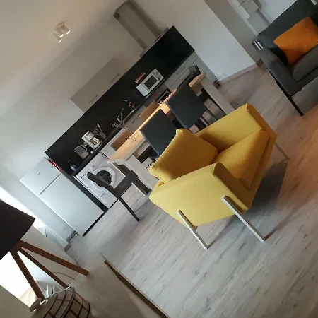 Rouge Appartement Saint-Anthème